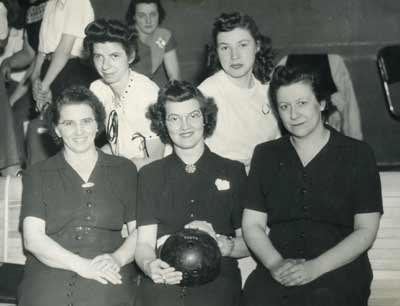 picture of Ladies Bowling League, Town Bowl Lanes; 1950s